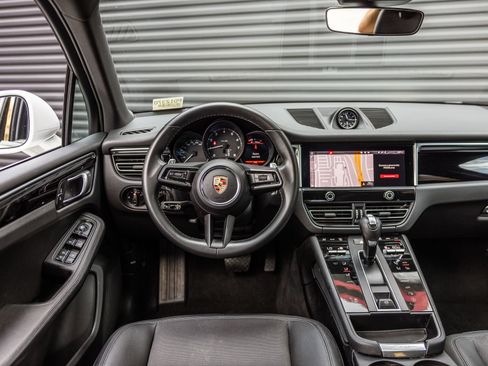 Certified 2023 Porsche Macan AWD/4WD image 12