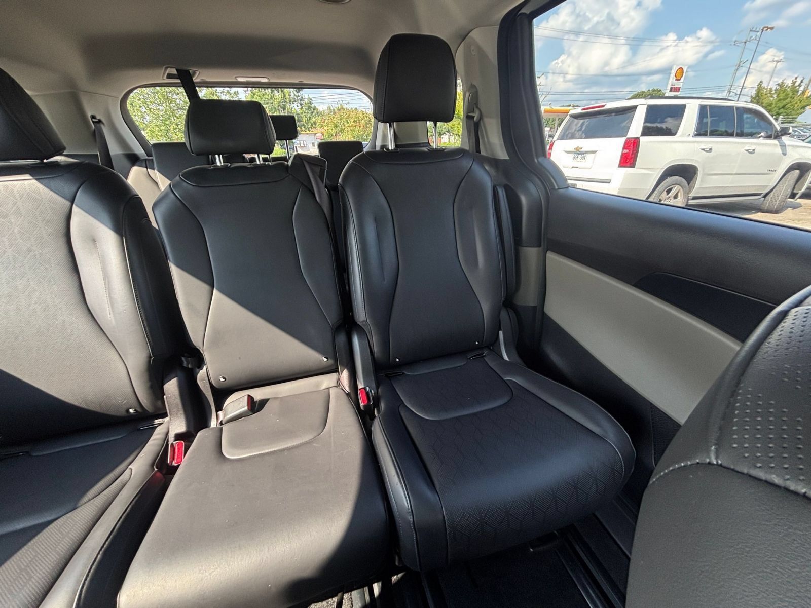 Used 2026 Kia Carnival FWD image 39