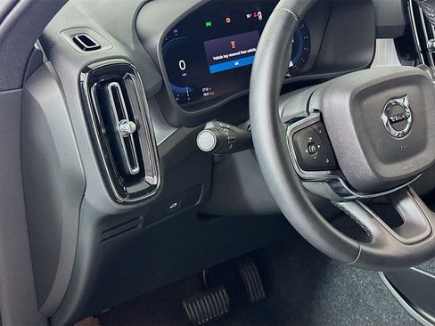 Used 2025 Volvo XC40 B5 Core image 17