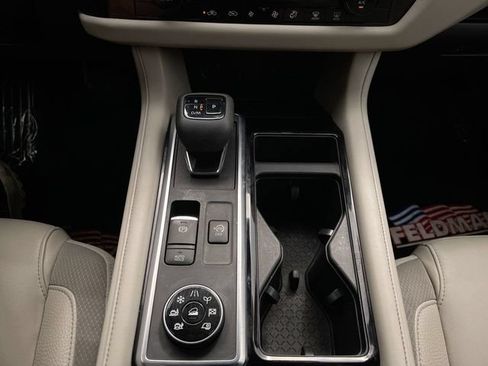 Used 2023 Nissan Pathfinder SL AWD/4WD image 42
