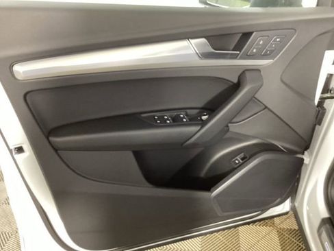 Certified 2025 Audi Q5 2.0T Premium w/ Convenience Plus Package image 17