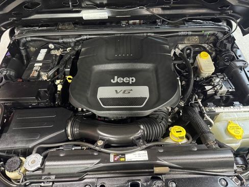 Used 2015 Jeep Wrangler Unlimited Sport w/ Quick Order Package 24S AWD/4WD image 9