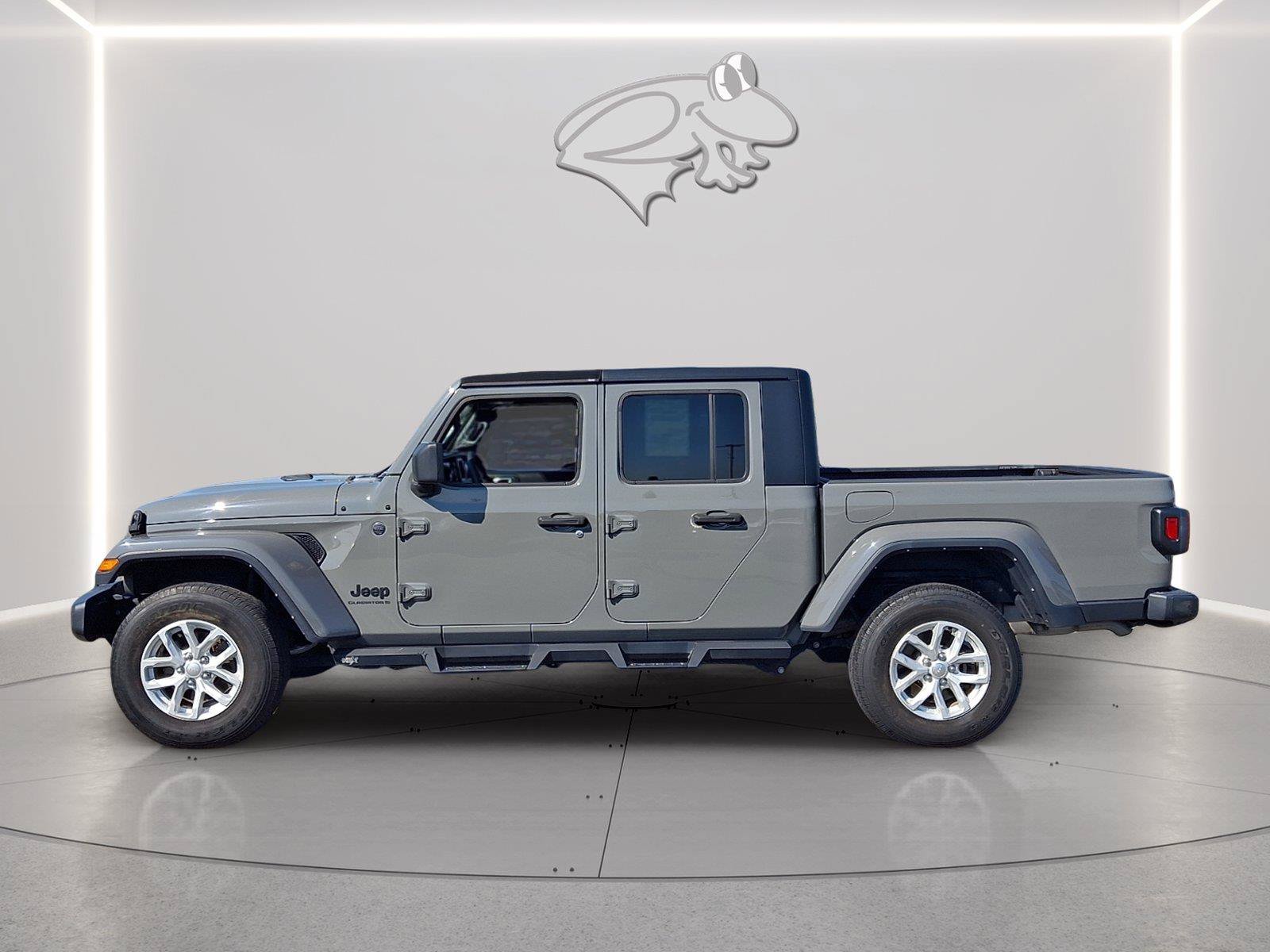 Used 2023 Jeep Gladiator Sport AWD/4WD image 2
