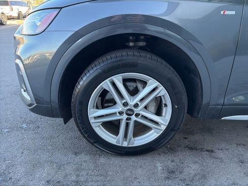 Used 2022 Audi Q5 e Premium w/ Convenience Package image 4