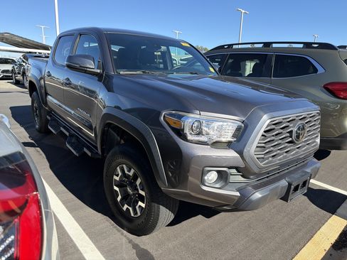 Used 2021 Toyota Tacoma TRD Off-Road image 2