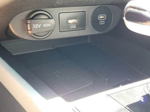 Used 2024 Hyundai Elantra Limited FWD image 13