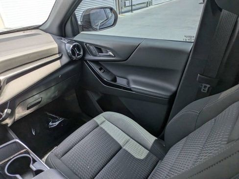 Used 2025 Chevrolet Equinox LT FWD image 17