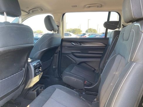 Used 2023 Jeep Grand Cherokee L Laredo image 10