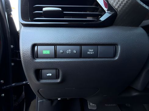 Certified 2025 Nissan Sentra SV FWD image 14