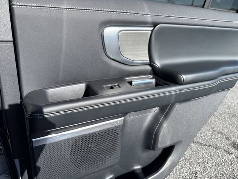 Used 2025 Ford Expedition Platinum image 16