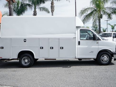 Used 2019 Chevrolet Express 4500 w/ Power Convenience Package RWD image 12