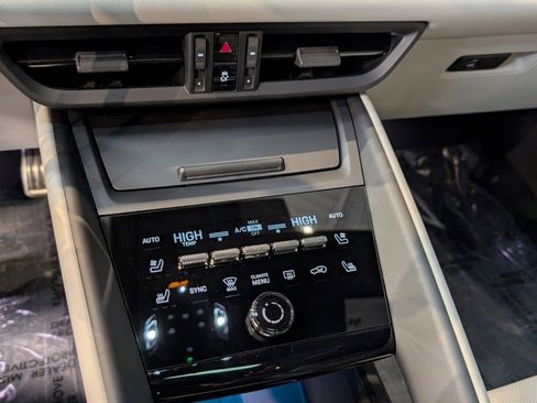 New 2025 Porsche Macan 4S Electric image 21