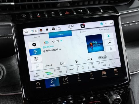 Used 2022 Jeep Grand Cherokee Overland w/ Luxury Tech Group IV AWD/4WD image 44