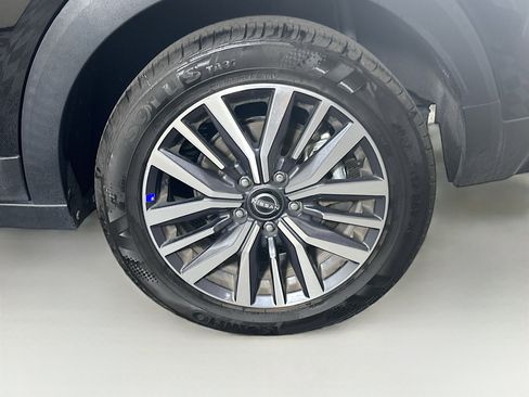 Used 2024 Nissan Kicks SV image 11