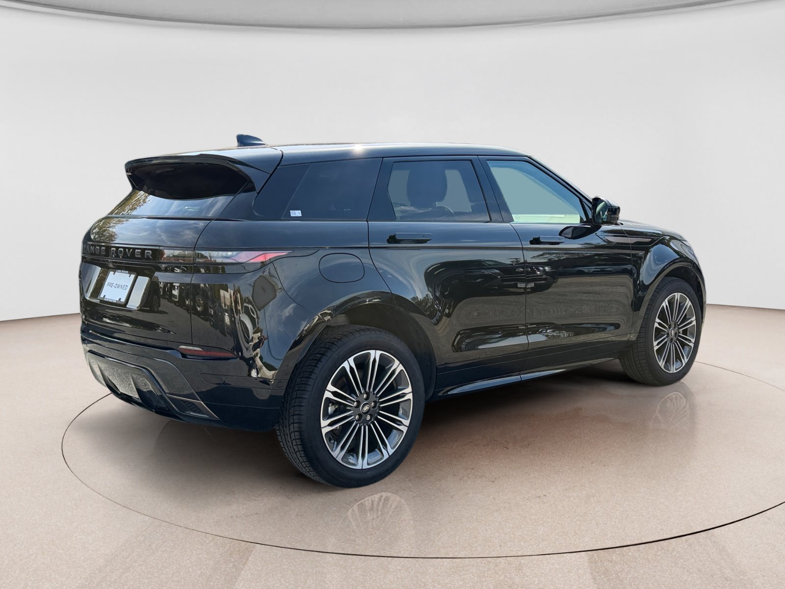 Used 2025 Land Rover Range Rover Evoque Dynamic SE AWD/4WD image 5