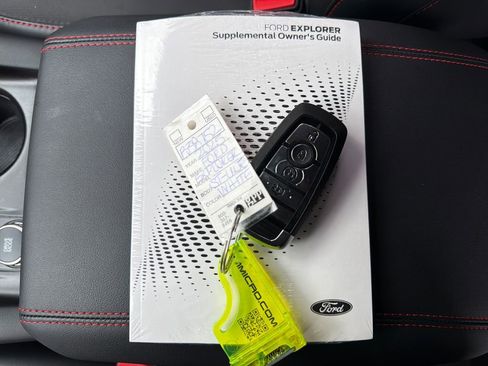 Used 2025 Ford Explorer ST-Line w/ ST-Line Street Pack image 39