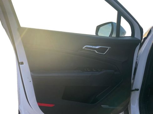 Used 2025 Kia Sportage EX w/ Premium Package image 8