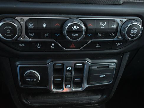 Used 2021 Jeep Gladiator Sport image 25