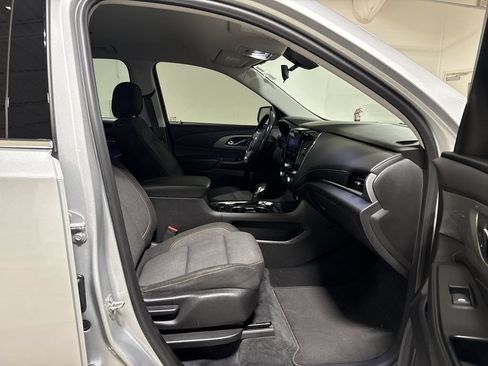 Used 2021 Chevrolet Traverse LT FWD image 21