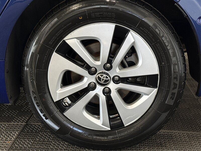 Used 2018 Toyota Prius Three FWD image 16