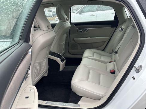 Used 2025 Volvo S90 B6 Ultra w/ Protection Package Premier image 18