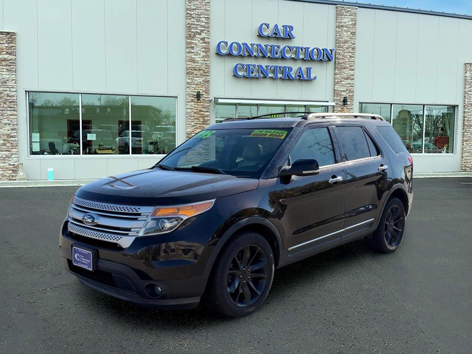 Used 2014 Ford Explorer XLT w/ Equipment Group 202A AWD/4WD image 1