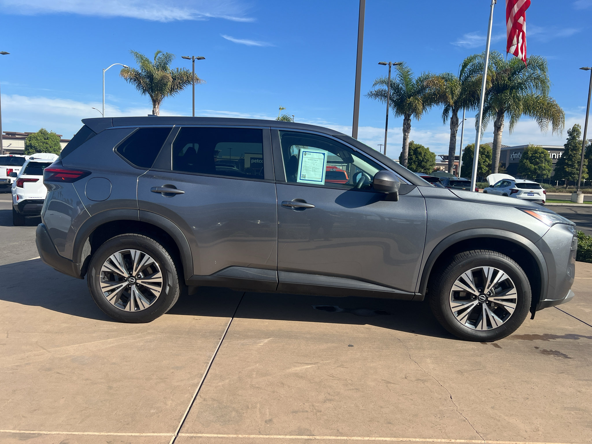 Used 2023 Nissan Rogue SV FWD image 4