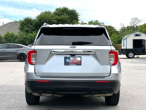 Used 2022 Ford Explorer XLT image 14