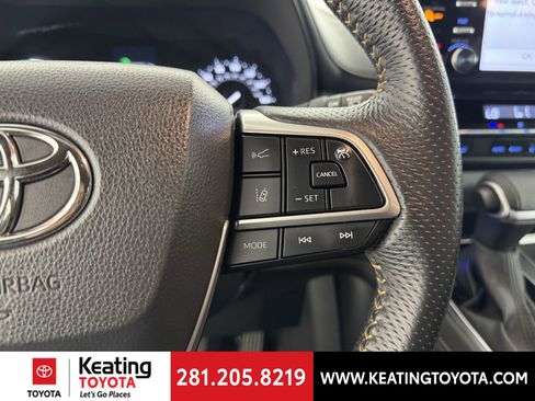 Certified 2024 Toyota Sienna XLE Woodland Edition image 29