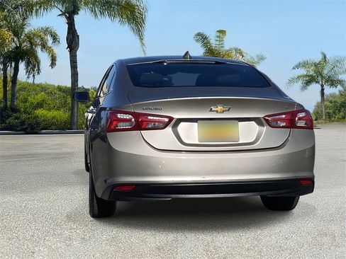 Used 2022 Chevrolet Malibu LT image 3