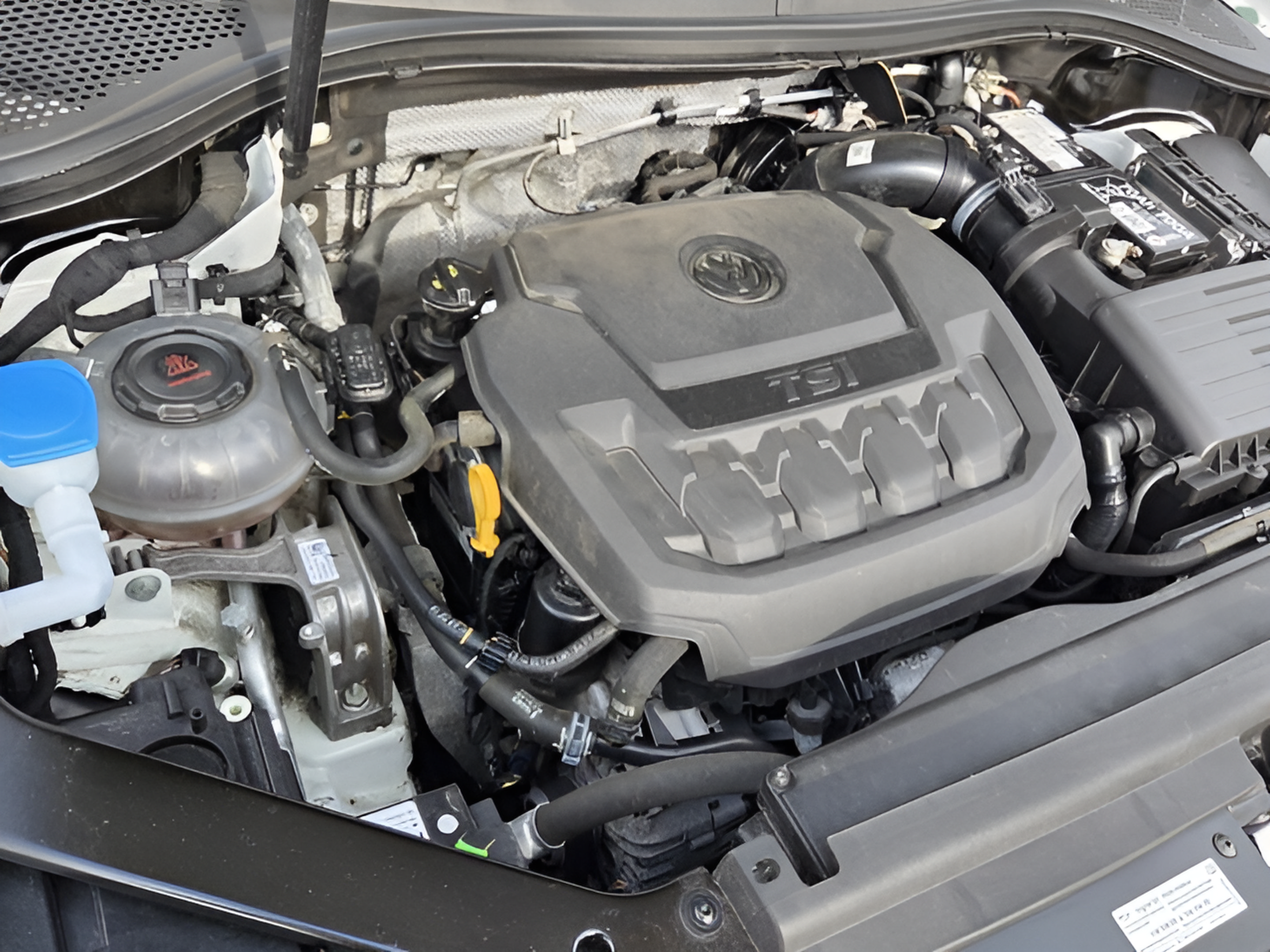 Used 2024 Volkswagen Tiguan SE AWD/4WD image 17