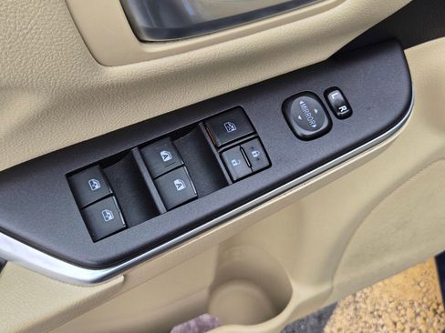 Used 2016 Toyota Camry LE image 8