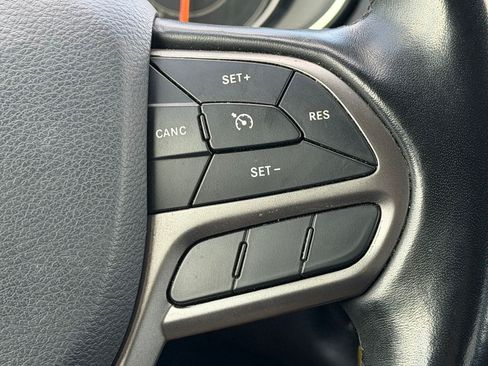 Used 2020 Jeep Cherokee Latitude w/ Quick Order Package 26F North AWD/4WD image 18