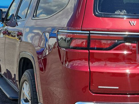 Used 2022 Jeep Wagoneer Series I w/ Premium Group I AWD/4WD image 9