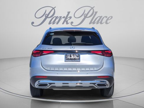 Certified 2025 Mercedes-Benz GLC 300 image 4