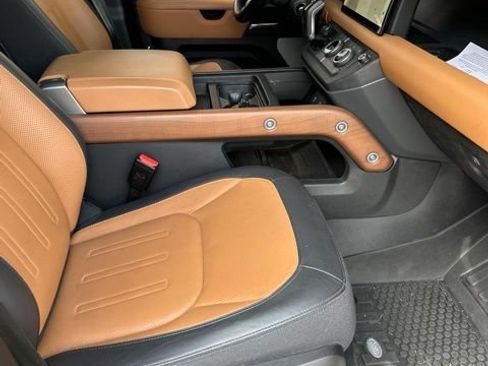 Used 2024 Land Rover Defender 130 X AWD/4WD image 7