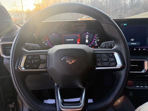 Used 2025 Ford Mustang Premium image 13
