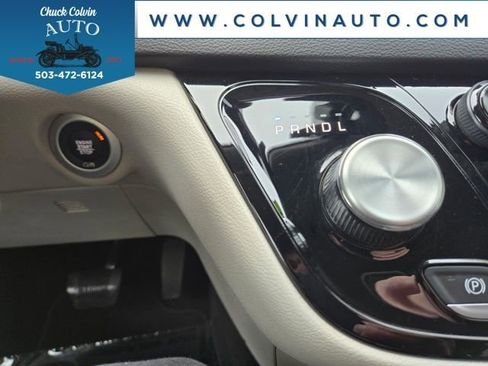 Used 2024 Chrysler Pacifica Touring-L image 25