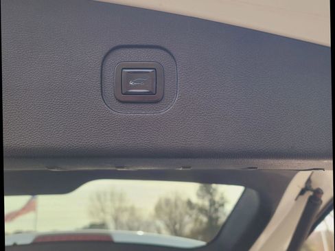 Used 2017 Chevrolet Equinox Premier w/ Enhanced Convenience Package image 17