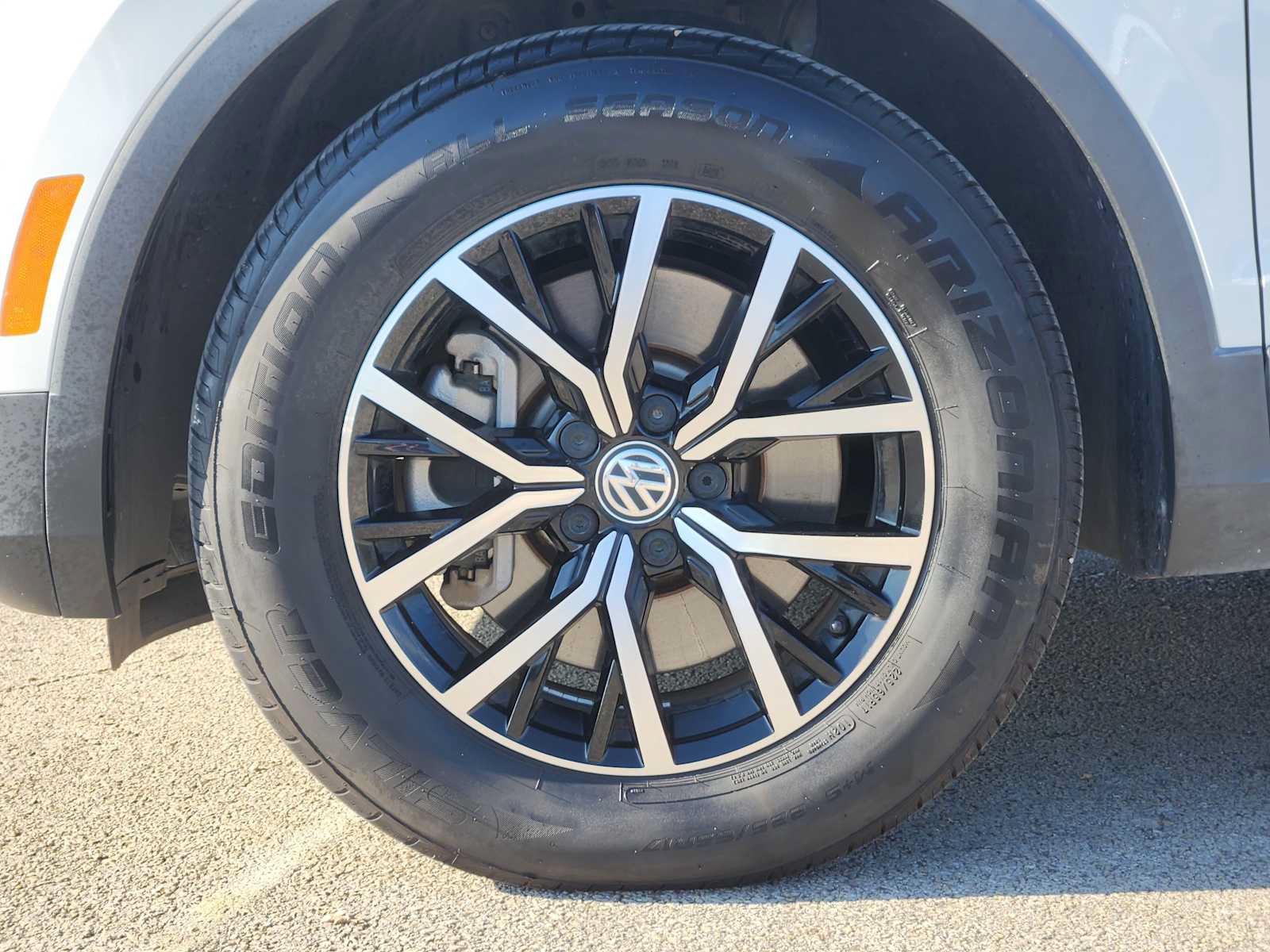 Used 2021 Volkswagen Tiguan SE FWD image 9