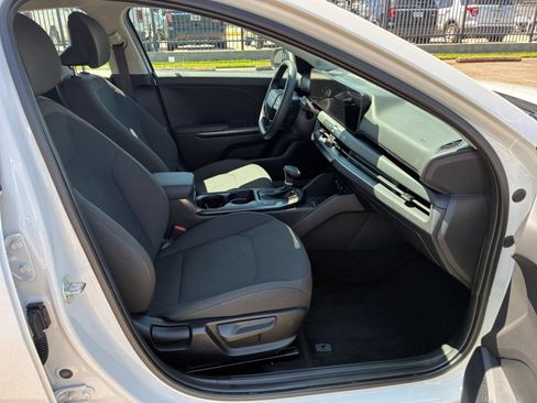Used 2026 Kia K4 FWD image 30