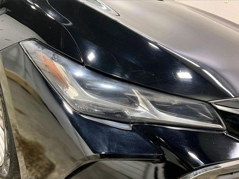 Used 2020 Toyota Avalon Limited image 29