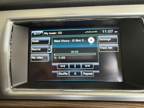 Used 2014 Jaguar XF RWD image 27