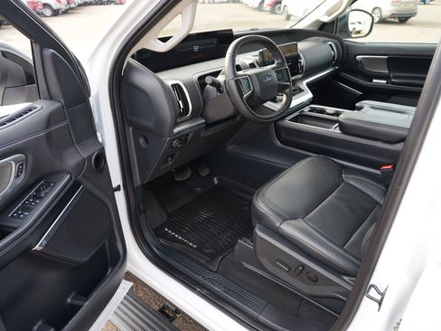 Used 2025 Ford Expedition Max Platinum w/ Driver's Package image 15