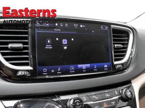 Used 2023 Chrysler Pacifica Touring-L FWD image 19