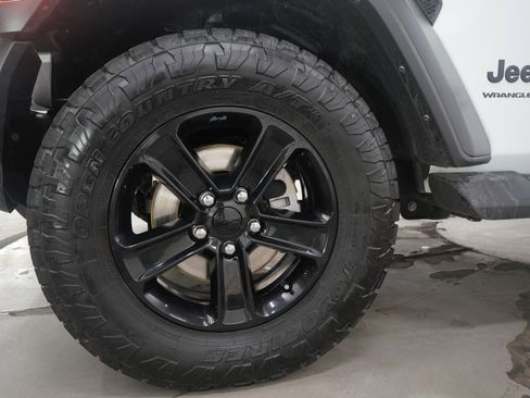 Used 2023 Jeep Wrangler Sport image 29