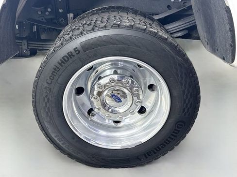 Used 2024 Ford F450 Platinum w/ FX4 Off-Road Package image 32