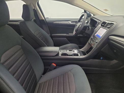 Used 2020 Ford Fusion SE image 21