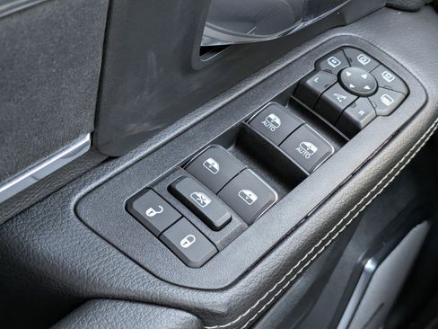 New 2026 RAM 2500 Laramie AWD/4WD image 22