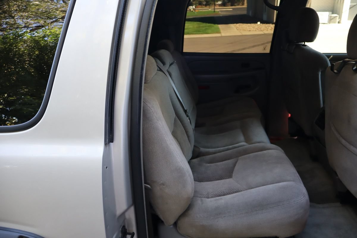 Used 2004 Chevrolet Suburban LS w/ Preferred Equipment Group AWD/4WD image 22